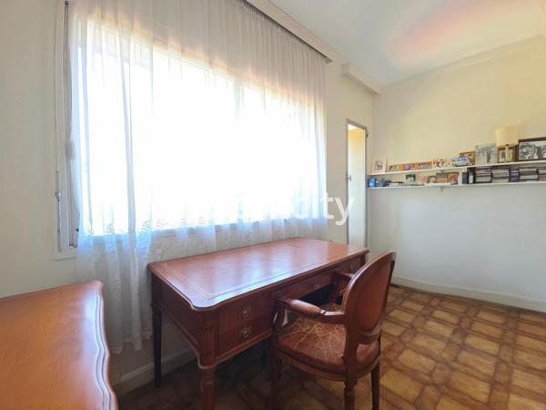 Appartement
         4 pièces
        - 145 m² Bien prestige 700 000 € *
