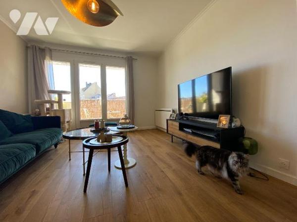 AURILLAC, à vendre, appartement de type 3 entièrement rénové en 2025 composé, d'une entrée dess...