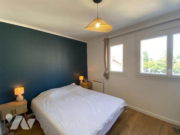 AURILLAC, à vendre, appartement de type 3 entièrement rénové en 2025 composé, d'une entrée dess...