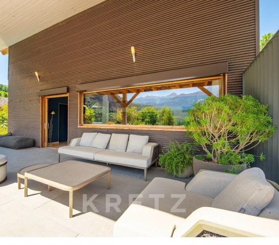 VILLA CONTEMPORAINE AVEC VUE PANORAMIQUE SUR LE LAC D’ANNECY - 4 SUITES - T2 - PISCINE - GARAGE