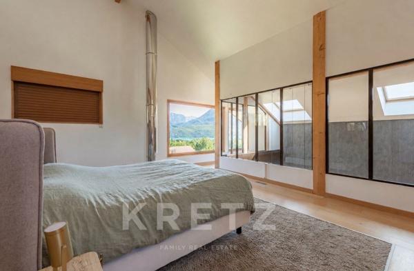 VILLA CONTEMPORAINE AVEC VUE PANORAMIQUE SUR LE LAC D’ANNECY - 4 SUITES - T2 - PISCINE - GARAGE