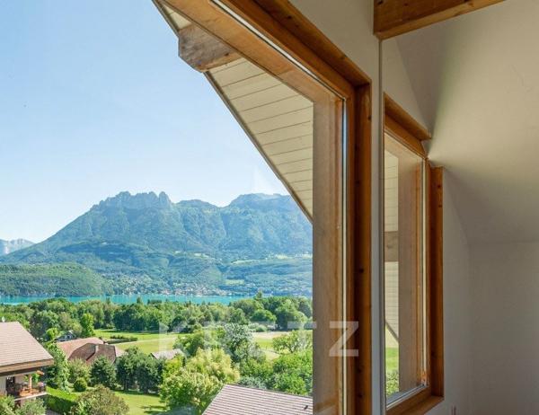 VILLA CONTEMPORAINE AVEC VUE PANORAMIQUE SUR LE LAC D’ANNECY - 4 SUITES - T2 - PISCINE - GARAGE