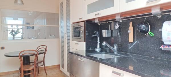 PRÉVESSIN-MOËNS – T4 150 m² avec terrasse 20 m² – Dernier étage PRÉVESSIN-MOËNS – T4 150 m² avec terrasse 20 m² – Dernier étage – Parking sous-sol – 2 caves