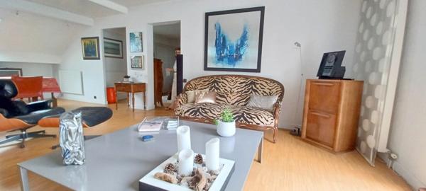 PRÉVESSIN-MOËNS – T4 150 m² avec terrasse 20 m² – Dernier étage PRÉVESSIN-MOËNS – T4 150 m² avec terrasse 20 m² – Dernier étage – Parking sous-sol – 2 caves