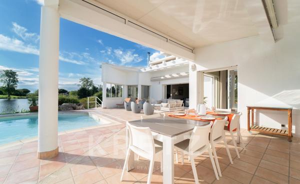 Villa Californienne d'exception en première ligne du Golf de la Grande Motte