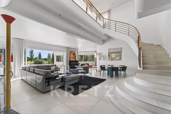 Villa Californienne d'exception en première ligne du Golf de la Grande Motte