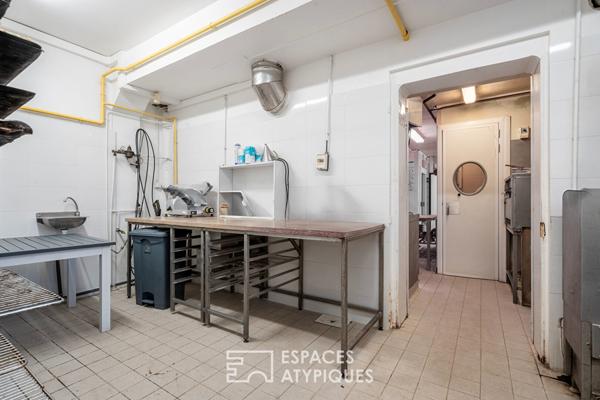 Maison familiale avec jardin et local commercial