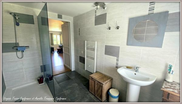 Maison à vendre 6 pièces VARAIZE (17) 4 chambres sur 1500m² de jardin clos avec garage