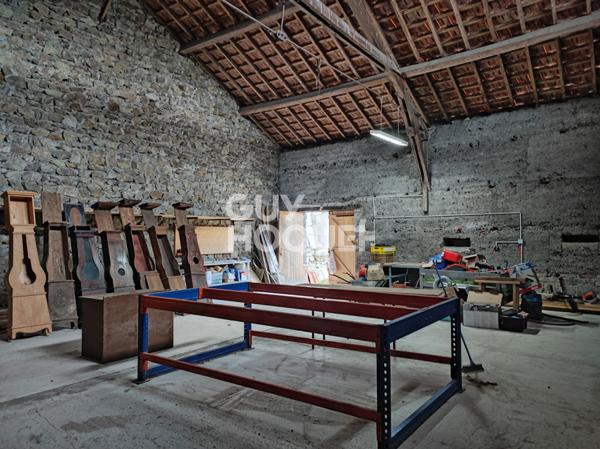 Dépôt Sainte Agathe La Bouteresse de 124 m2