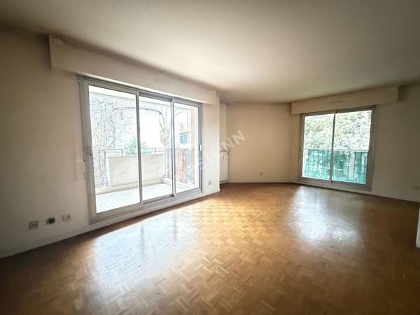 Appartement Puteaux 4 pièces de 96 m² avec balcon, cave et double parking