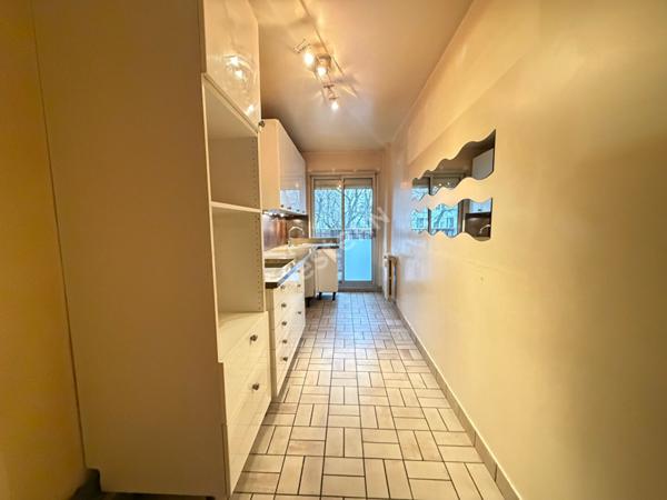 Appartement Puteaux 4 pièces de 96 m² avec balcon, cave et double parking