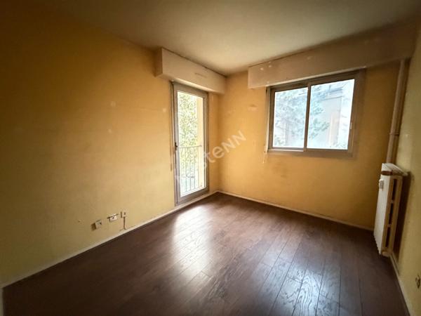Appartement Puteaux 4 pièces de 96 m² avec balcon, cave et double parking