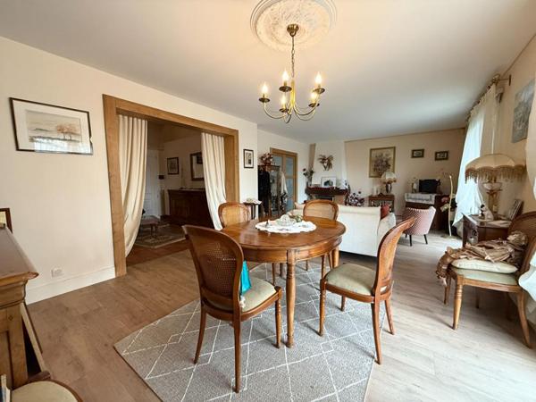 MAISON RIVE GAUCHE PORT VANNES. Maison familiale de 133 m² sur un terrain de 520 m² avec vue partielle sur les mâts des voiliers