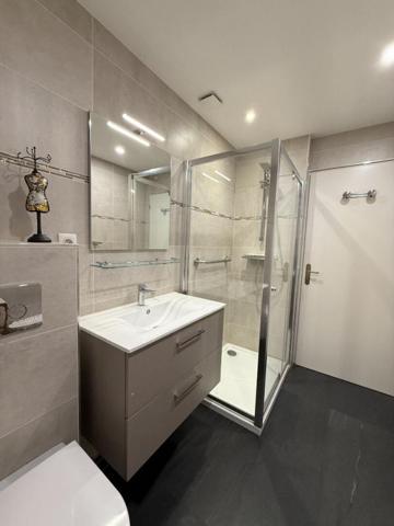 MAISON RIVE GAUCHE PORT VANNES. Maison familiale de 133 m² sur un terrain de 520 m² avec vue partielle sur les mâts des voiliers