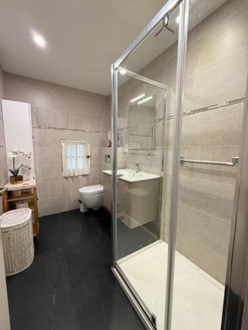 MAISON RIVE GAUCHE PORT VANNES. Maison familiale de 133 m² sur un terrain de 520 m² avec vue partielle sur les mâts des voiliers