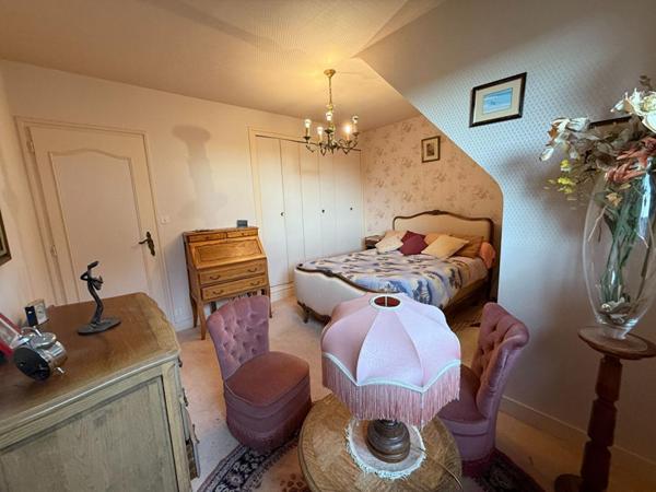 MAISON RIVE GAUCHE PORT VANNES. Maison familiale de 133 m² sur un terrain de 520 m² avec vue partielle sur les mâts des voiliers