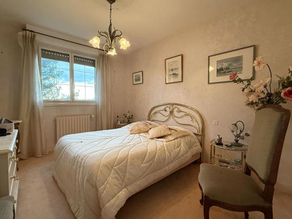 MAISON RIVE GAUCHE PORT VANNES. Maison familiale de 133 m² sur un terrain de 520 m² avec vue partielle sur les mâts des voiliers