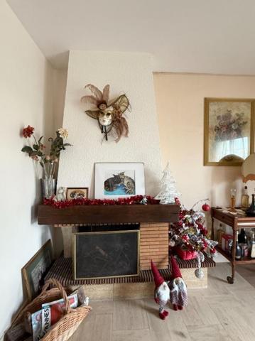 MAISON RIVE GAUCHE PORT VANNES. Maison familiale de 133 m² sur un terrain de 520 m² avec vue partielle sur les mâts des voiliers