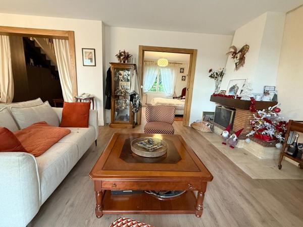 MAISON RIVE GAUCHE PORT VANNES. Maison familiale de 133 m² sur un terrain de 520 m² avec vue partielle sur les mâts des voiliers