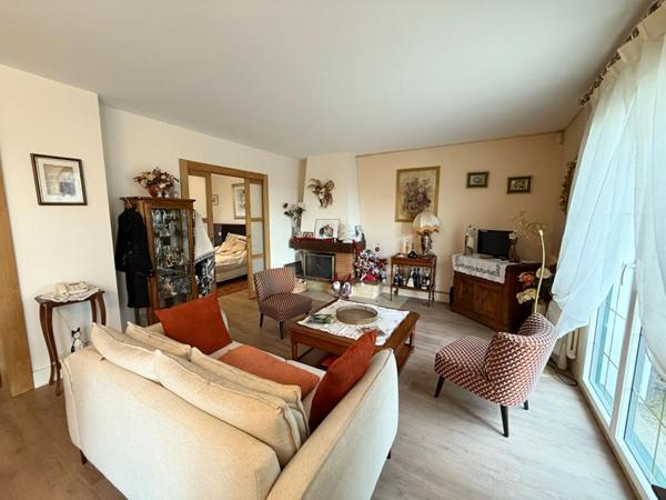 MAISON RIVE GAUCHE PORT VANNES. Maison familiale de 133 m² sur un terrain de 520 m² avec vue partielle sur les mâts des voiliers