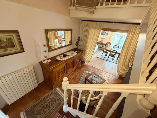 MAISON RIVE GAUCHE PORT VANNES. Maison familiale de 133 m² sur un terrain de 520 m² avec vue partielle sur les mâts des voiliers