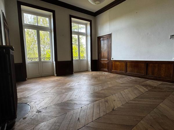 Bien de caractère dans un ancien hôtel particulier