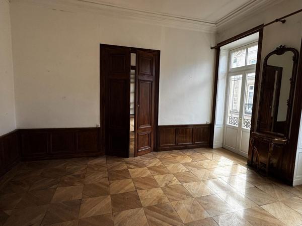 Bien de caractère dans un ancien hôtel particulier