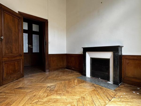 Bien de caractère dans un ancien hôtel particulier