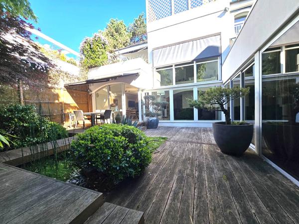 Boulogne-Billancourt .Une maison d'architecte avec piscine secrète. Esprit hollywoodien, aux portes de Paris Boulogne billancourt