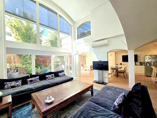Boulogne-Billancourt .Une maison d'architecte avec piscine secrète. Esprit hollywoodien, aux portes de Paris Boulogne billancourt