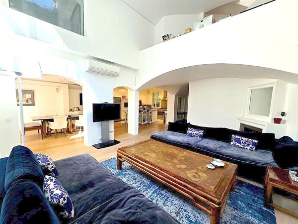 Boulogne-Billancourt .Une maison d'architecte avec piscine secrète. Esprit hollywoodien, aux portes de Paris Boulogne billancourt