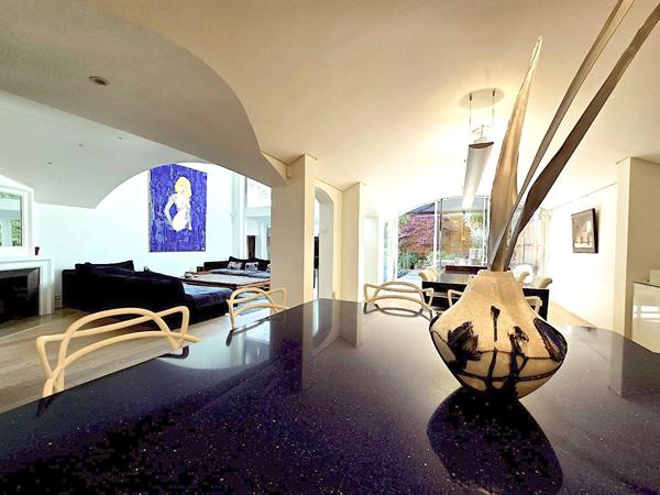 Boulogne-Billancourt .Une maison d'architecte avec piscine secrète. Esprit hollywoodien, aux portes de Paris Boulogne billancourt