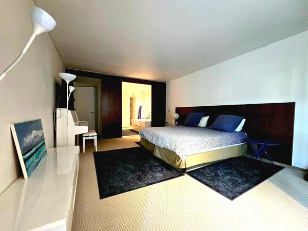 Boulogne-Billancourt .Une maison d'architecte avec piscine secrète. Esprit hollywoodien, aux portes de Paris Boulogne billancourt
