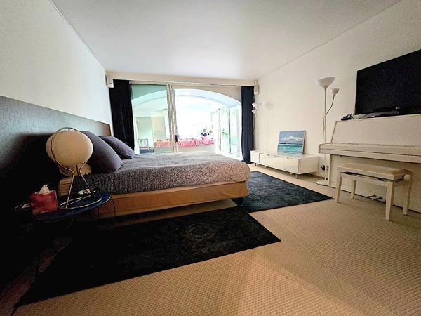 Boulogne-Billancourt .Une maison d'architecte avec piscine secrète. Esprit hollywoodien, aux portes de Paris Boulogne billancourt
