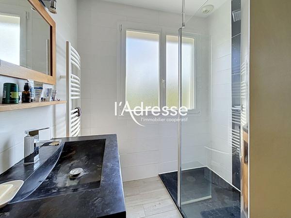 SAINT-AVERTIN - Maison entièrement rénovée de 111m² avec 4 chambres et sous-sol aménagé
