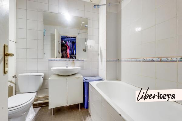 Appartement rénové avec balcon et vue Sacré-Cœur – 75 m² – 2 chambres – Rue de Rome, Paris 17ᵉ (Batignolles)