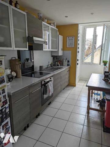 A deux pas du château-fort, beaucoup de charme pour ce lumineux appartement de type 3