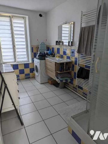 A deux pas du château-fort, beaucoup de charme pour ce lumineux appartement de type 3