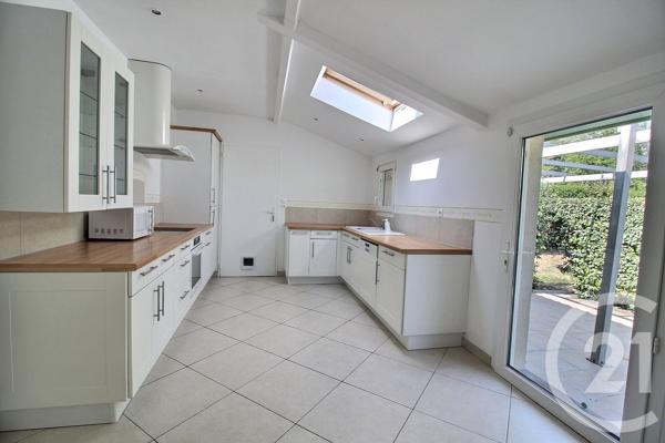 Maison à vendre  6 pièces - 133 m 2   PESSAC  - 33
