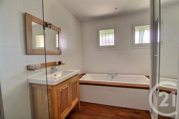 Maison à vendre  6 pièces - 133 m 2   PESSAC  - 33