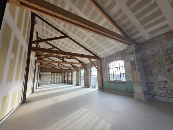 Magnifique plateau de bureau à vendre sur CHAPONOST (69), d'une surface de 216 m² au sein de la zone artisanale du FORUM DES AQUEDUCS