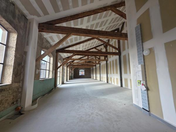 Magnifique plateau de bureau à vendre sur CHAPONOST (69), d'une surface de 216 m² au sein de la zone artisanale du FORUM DES AQUEDUCS