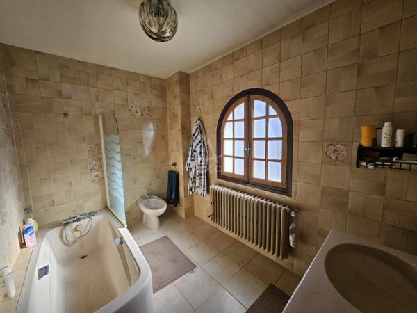 Belle demeure de caractère avec terrasses et dépendances  Centre-ville dAlbertville (73200)