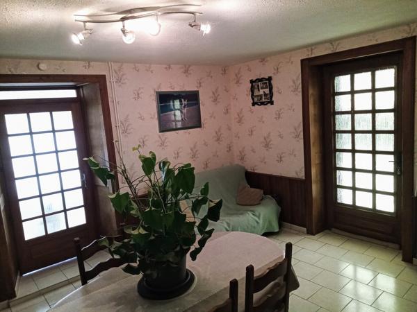 🏡 Maison familiale 125 m² sur terrain de 9 454 m² avec bois et cours