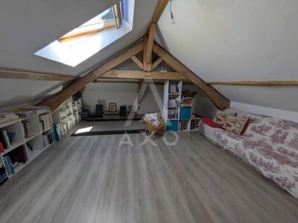 Entre Saint-Jean-dAngély et Aulnay  Élégante Maison de Maître avec Extension Contemporaine