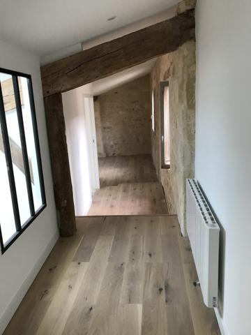 Hyper centre de Bordeaux - T3 dernier étage - refait à neuf