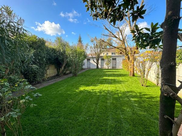 Bacalan, T3 de 70m² avec garage et jardin partagé proche tramway