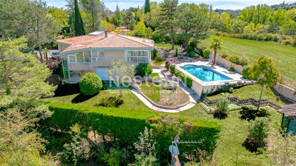 A vendre Villa d'architecte à Auch ? 239 m², terrain arboré et cadre privilégié