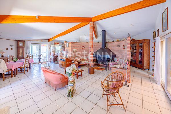 A vendre Villa d'architecte à Auch ? 239 m², terrain arboré et cadre privilégié