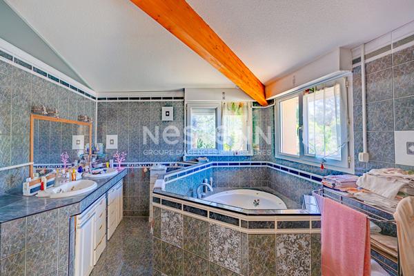 A vendre Villa d'architecte à Auch ? 239 m², terrain arboré et cadre privilégié